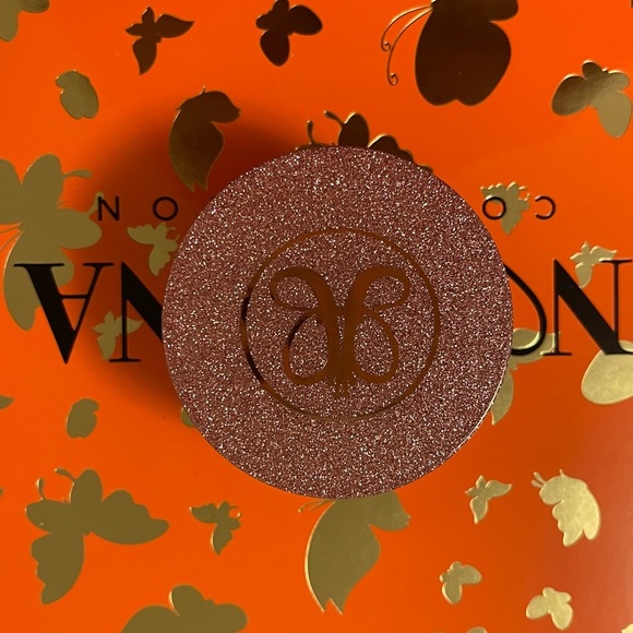 Anastasia Beverly Hills Loose Highlighter - Picture 2 of 4